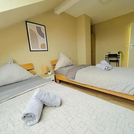 Apartment 85/7 *